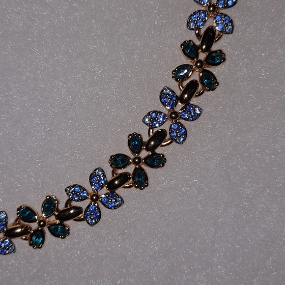 Vintage Swarovski Crystal Flower Necklace - Picture 2 of 3
